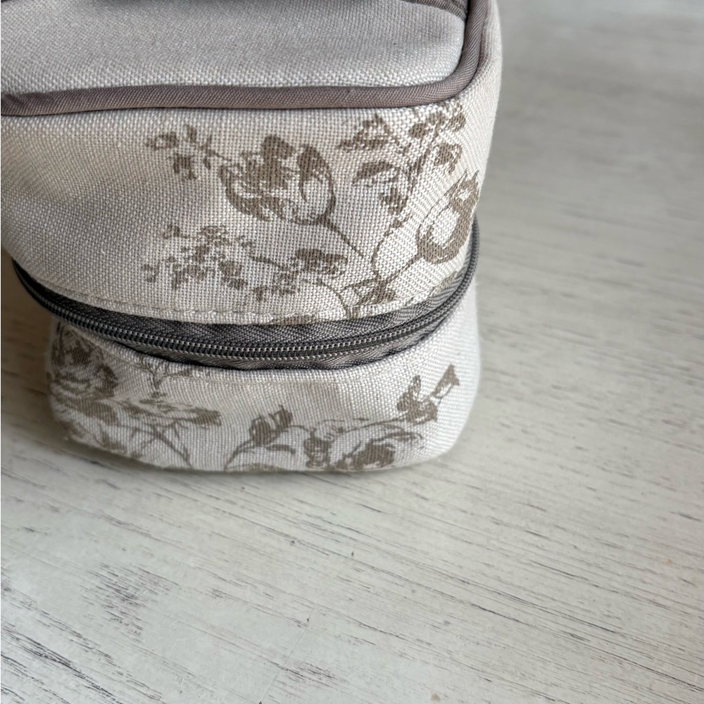 Cream and Gray Floral Jewelry Travel Bags Set